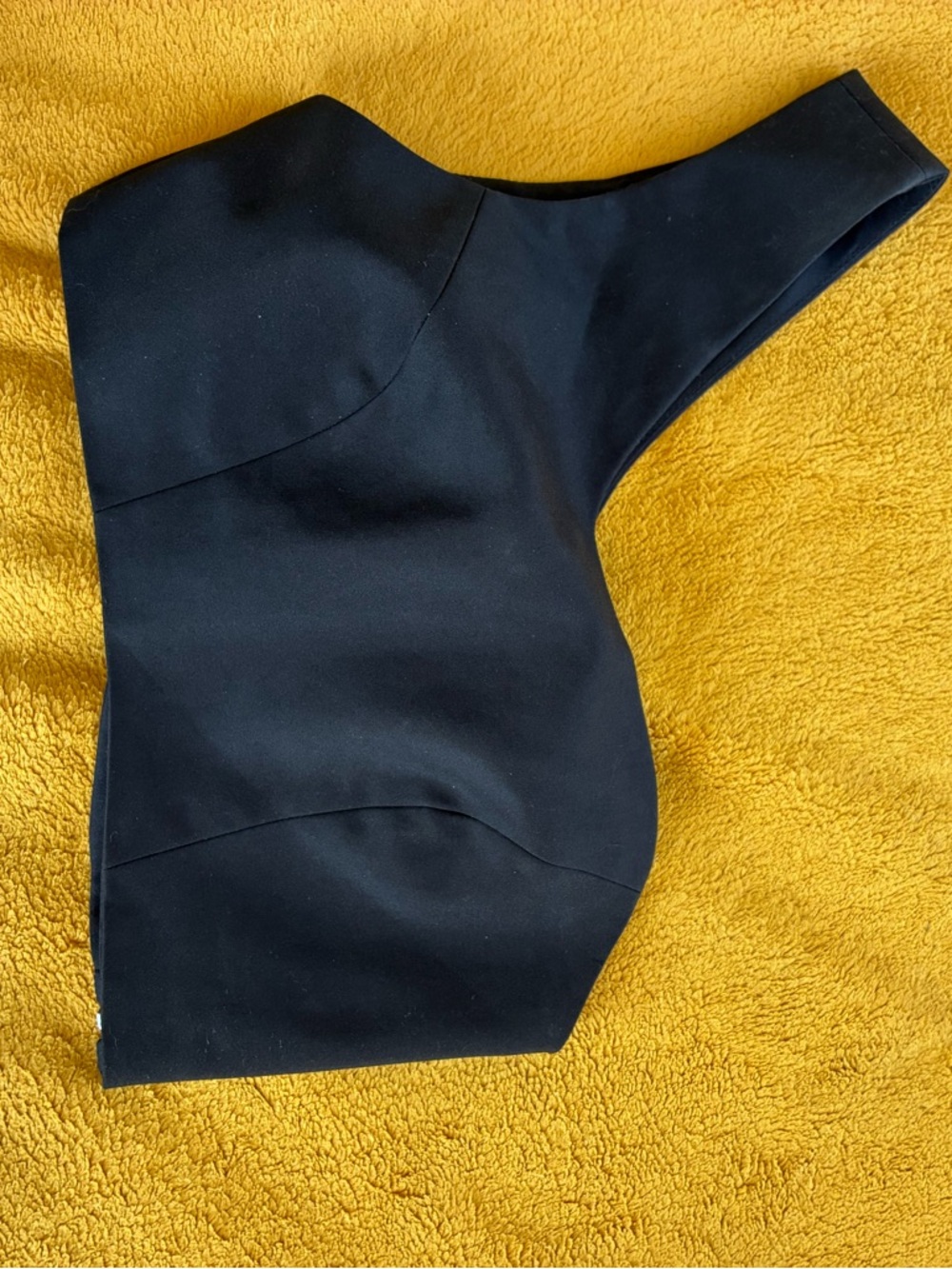 ALEXIE // Cropped Top - Picture 2 of 9